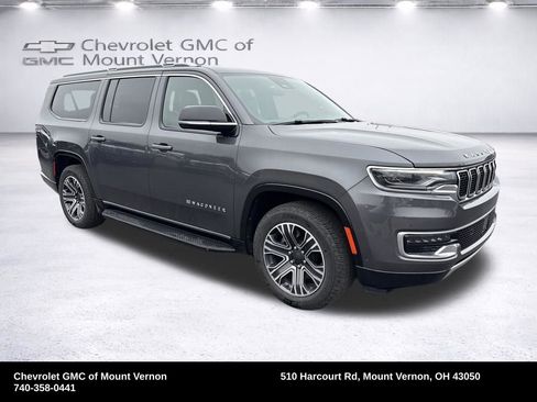 Used 2024 Jeep Wagoneer L Series II w/ Flexible Seating Group AWD/4WD image 8