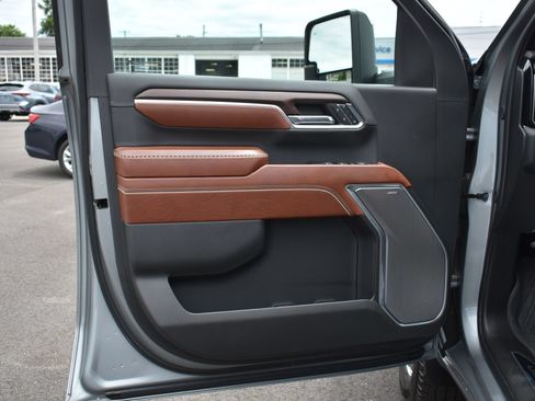 Used 2024 GMC Sierra 3500 Denali Ultimate AWD/4WD image 12