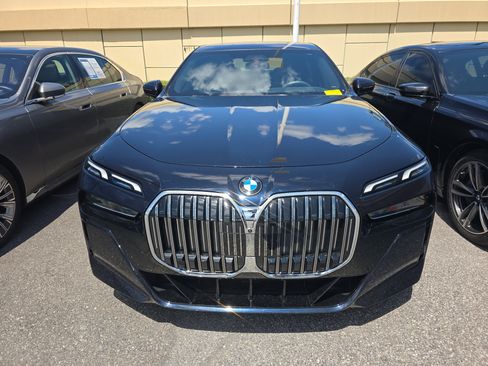 Used 2023 BMW 740i RWD image 3