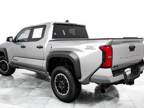Used 2025 Toyota Tacoma TRD Off-Road AWD/4WD image 5