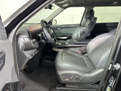 Used 2024 Kia EV9 Wind image 11