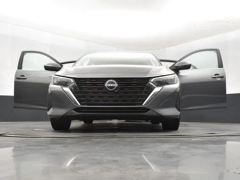 Used 2024 Nissan Sentra SV FWD image 11