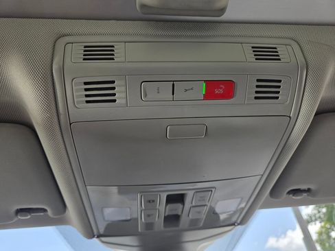 Used 2025 Volkswagen Jetta SE FWD image 16