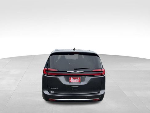 Used 2023 Chrysler Pacifica Touring-L FWD image 25