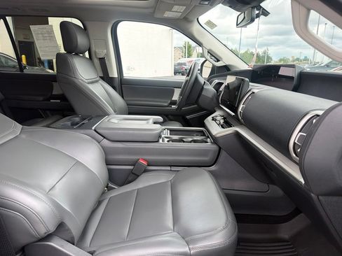 Used 2026 Ford Expedition Active AWD/4WD image 42