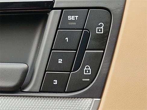 Used 2024 Porsche Cayenne image 28