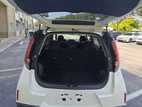 Used 2023 Kia Soul LX w/ Option Group 015 FWD image 6