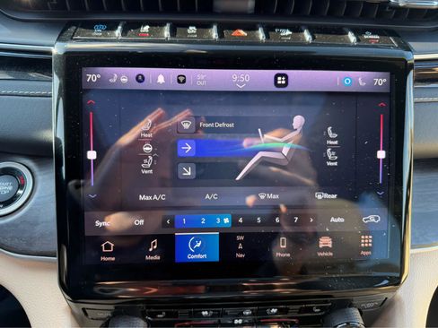 Used 2023 Jeep Grand Cherokee 4WD 4xe w/ Luxury Tech Group II image 19