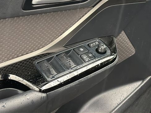 Used 2022 Toyota C-HR Limited image 22