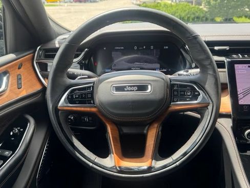 Used 2024 Jeep Grand Cherokee Summit AWD/4WD image 19