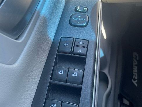 Used 2015 Toyota Camry LE FWD image 16