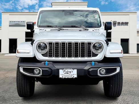 Used 2024 Jeep Wrangler Sahara image 3