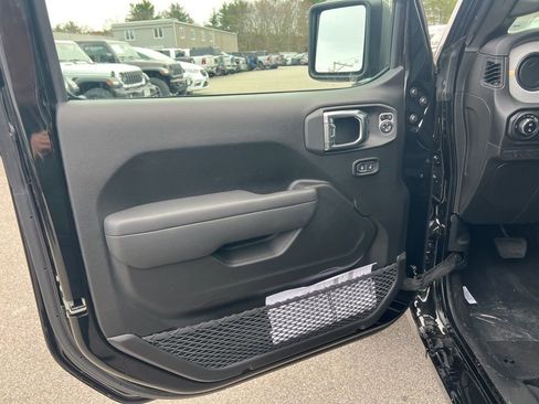 New 2026 Jeep Gladiator Sport image 19