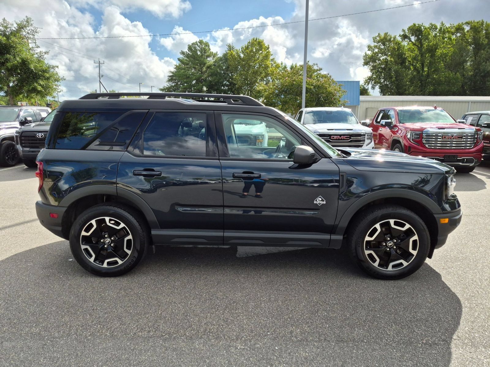Used 2022 Ford Bronco Sport Outer Banks w/ Tech Package AWD/4WD image 2