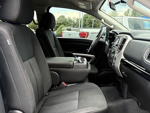 Used 2018 Nissan Titan SV RWD image 11