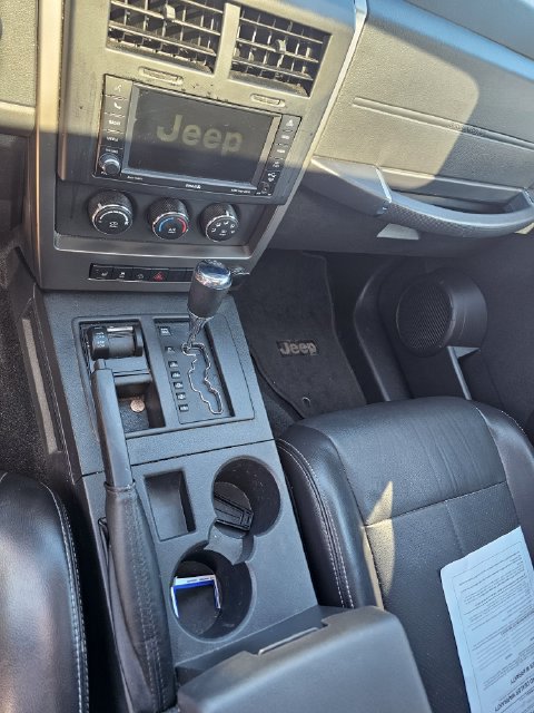 Used 2012 Jeep Liberty Sport AWD/4WD image 9