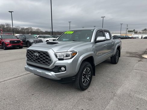 Used 2023 Toyota Tacoma TRD Sport w/ Technology Package image 4