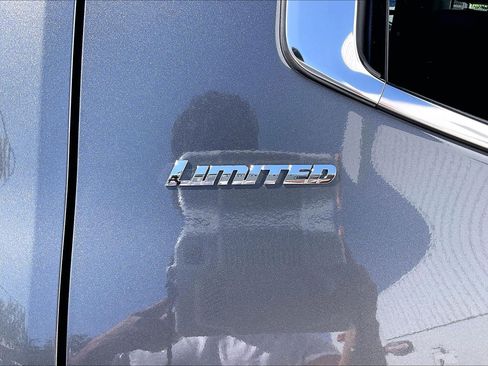 Used 2025 Toyota Tundra Limited AWD/4WD image 10