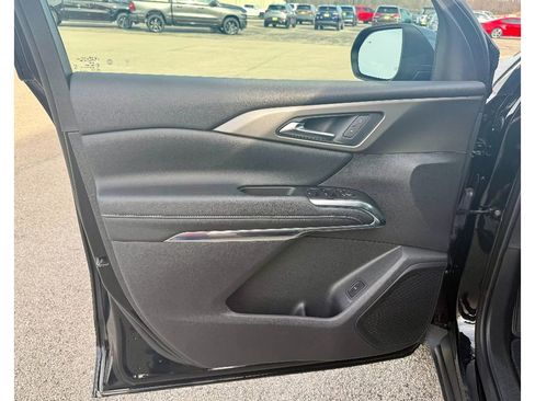 Used 2025 Chevrolet Traverse LT w/ Driver Confidence Package image 10