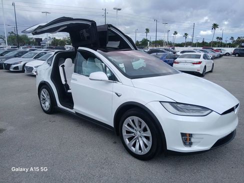 Used 2018 Tesla Model X 100D AWD/4WD image 4