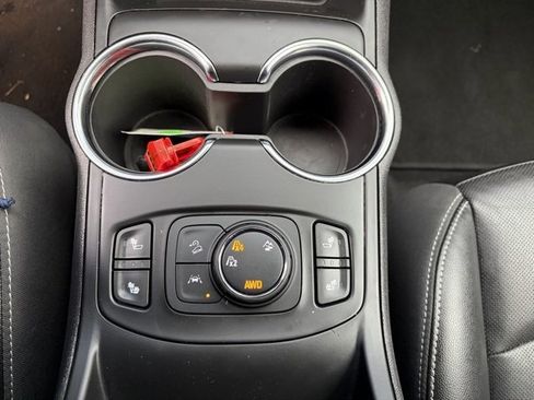 Used 2023 GMC Terrain SLT image 28