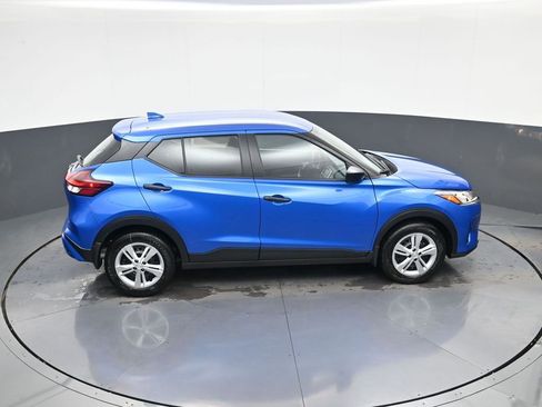 New 2025 Nissan Kicks Play S image 32