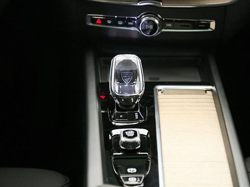 New 2026 Volvo XC60 B5 Plus w/ Protection Package Premier AWD/4WD image 29