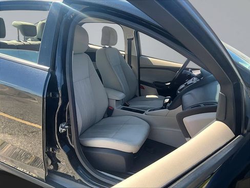 Used 2015 Ford Focus SE FWD image 28