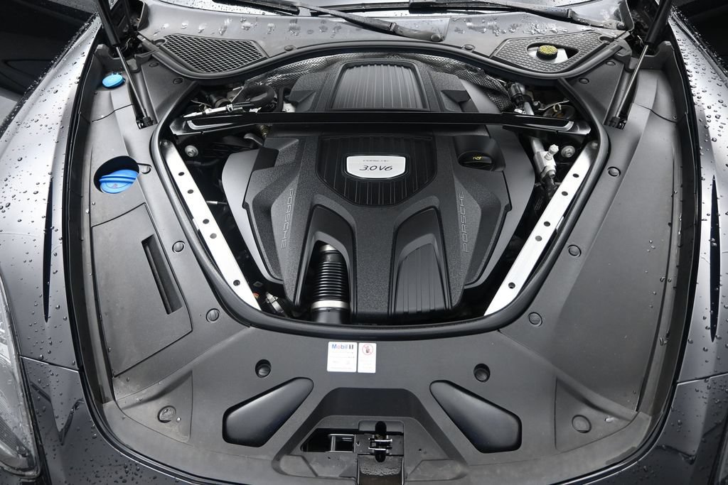 Used 2019 Porsche Panamera image 32