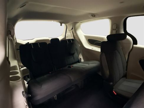 Used 2017 Chrysler Pacifica LX w/ Tire & Wheel Group image 25