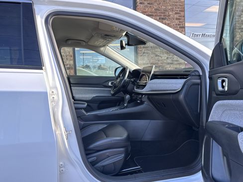 Used 2022 Jeep Compass Latitude image 13