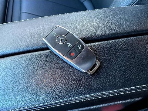Used 2025 Mercedes-Benz GLB 250 image 36