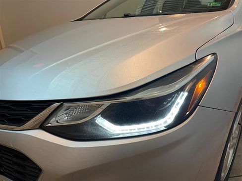 Used 2017 Chevrolet Cruze LT image 76