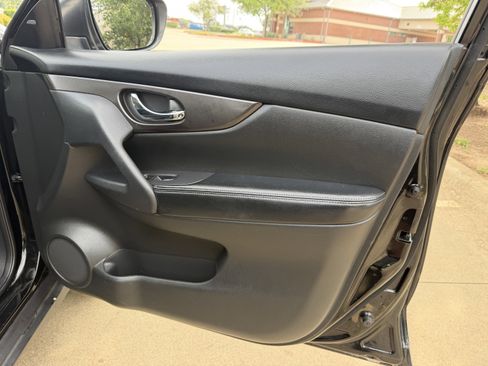 Used 2014 Nissan Rogue SV w/ SV Premium Package FWD image 9