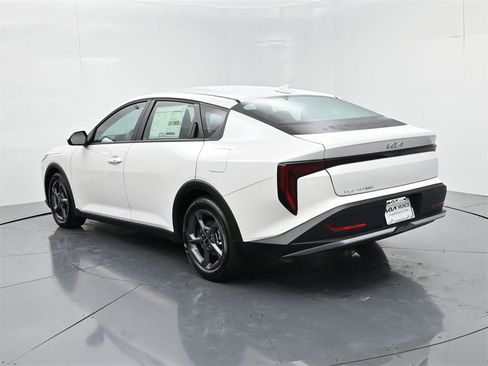 New 2025 Kia K4 LXS image 6