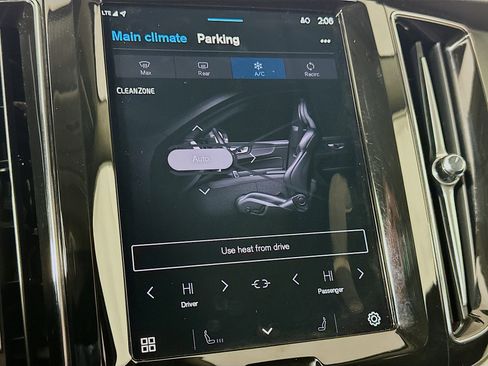 Used 2025 Volvo XC60 B5 Plus image 24