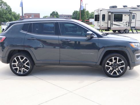 Used 2017 Jeep Compass Limited w/ Navigation Group AWD/4WD image 4