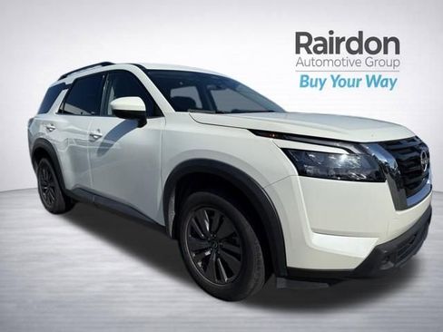 Used 2024 Nissan Pathfinder SV FWD image 1