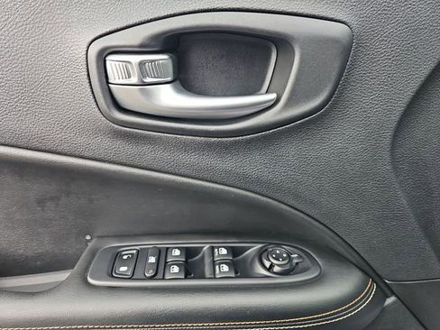 Used 2019 Jeep Compass Latitude w/ Cold Weather Group AWD/4WD image 24
