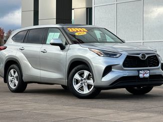 Certified 2022 Toyota Highlander L video 2