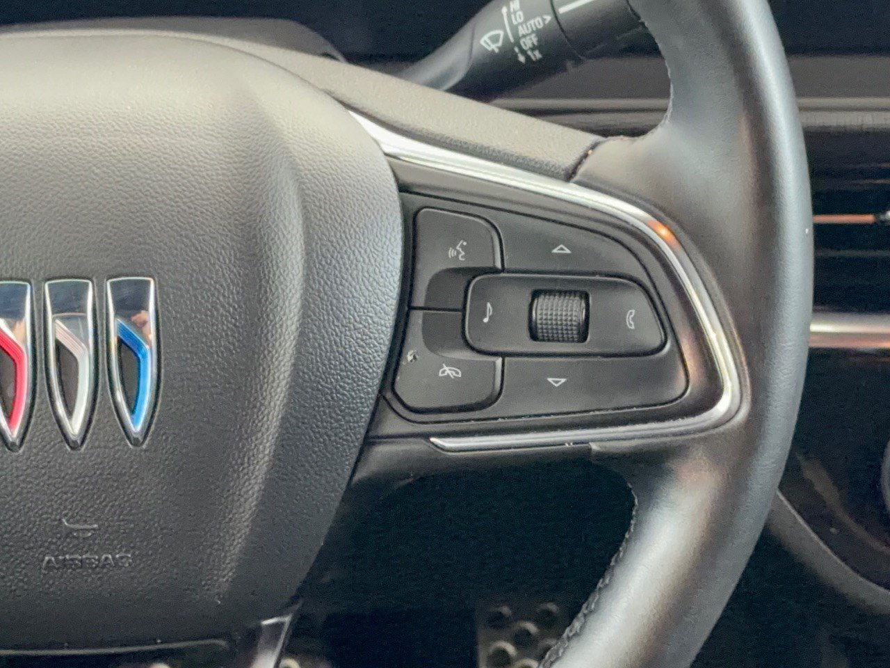 Used 2024 Buick Envista Sport Touring w/ Convenience I Package FWD image 19