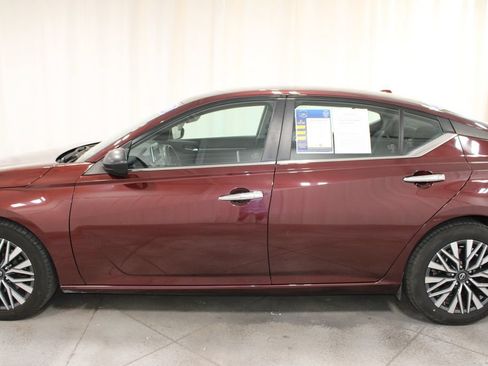 Used 2024 Nissan Altima 2.5 SV FWD image 6