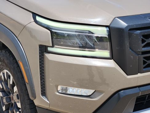 Used 2022 Nissan Frontier Pro-X RWD image 10