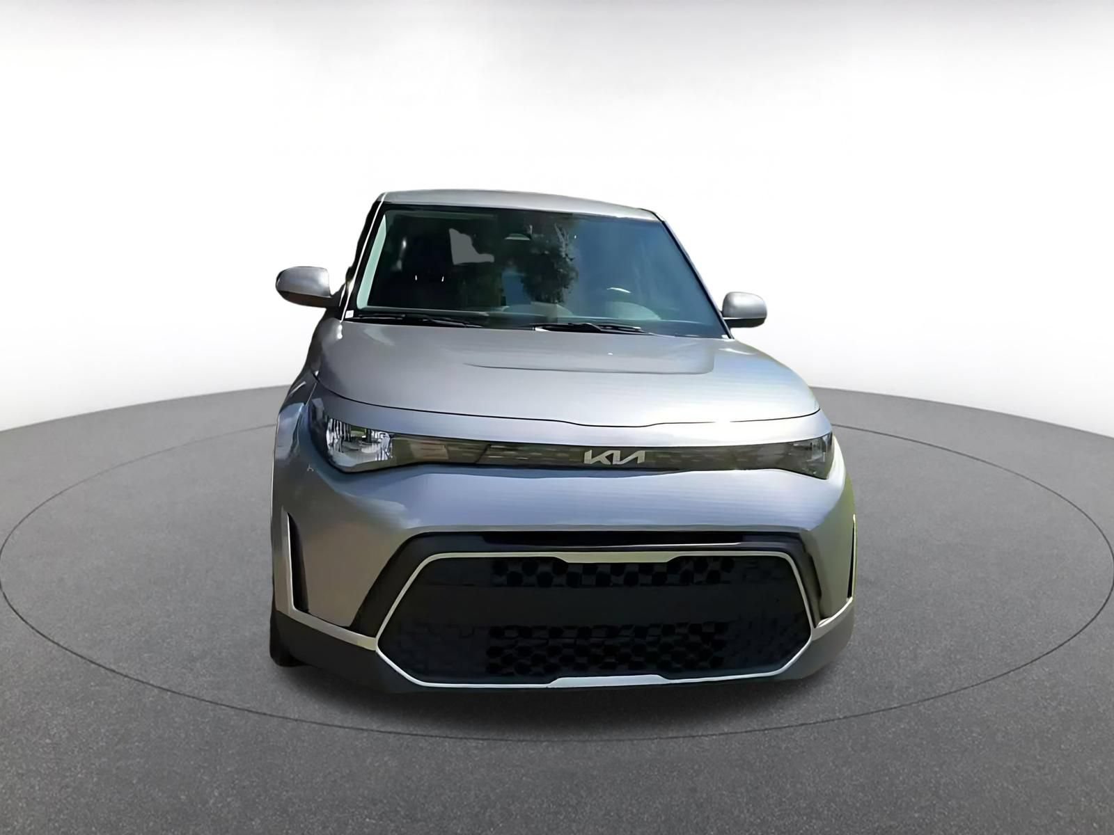 Used 2025 Kia Soul LX w/ LX Technology Package FWD image 4
