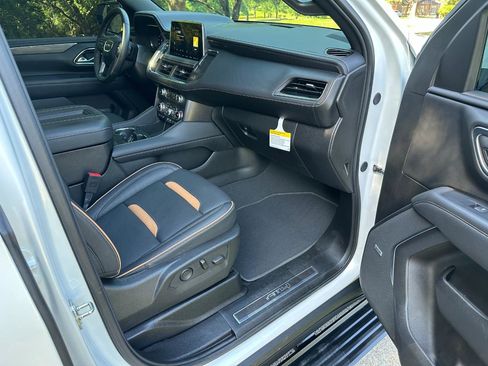 Used 2024 GMC Yukon AT4 w/ Technology Package AWD/4WD image 36