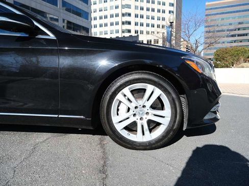Used 2018 Mercedes-Benz S 560 4MATIC Sedan w/ Premium Package image 12