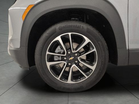 Used 2025 Chevrolet TrailBlazer LT AWD/4WD image 3