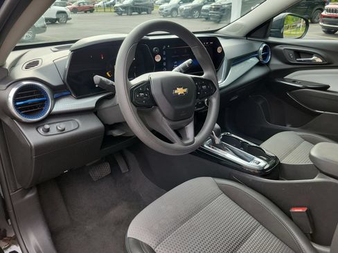 Used 2025 Chevrolet Trax LT FWD image 20