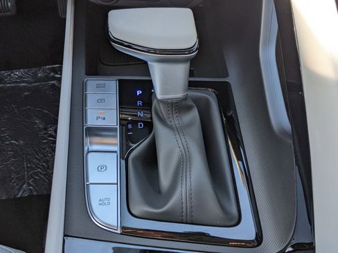 New 2025 Hyundai Elantra Limited image 19