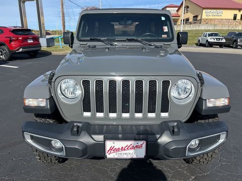 Used 2018 Jeep Wrangler Unlimited Sahara image 3